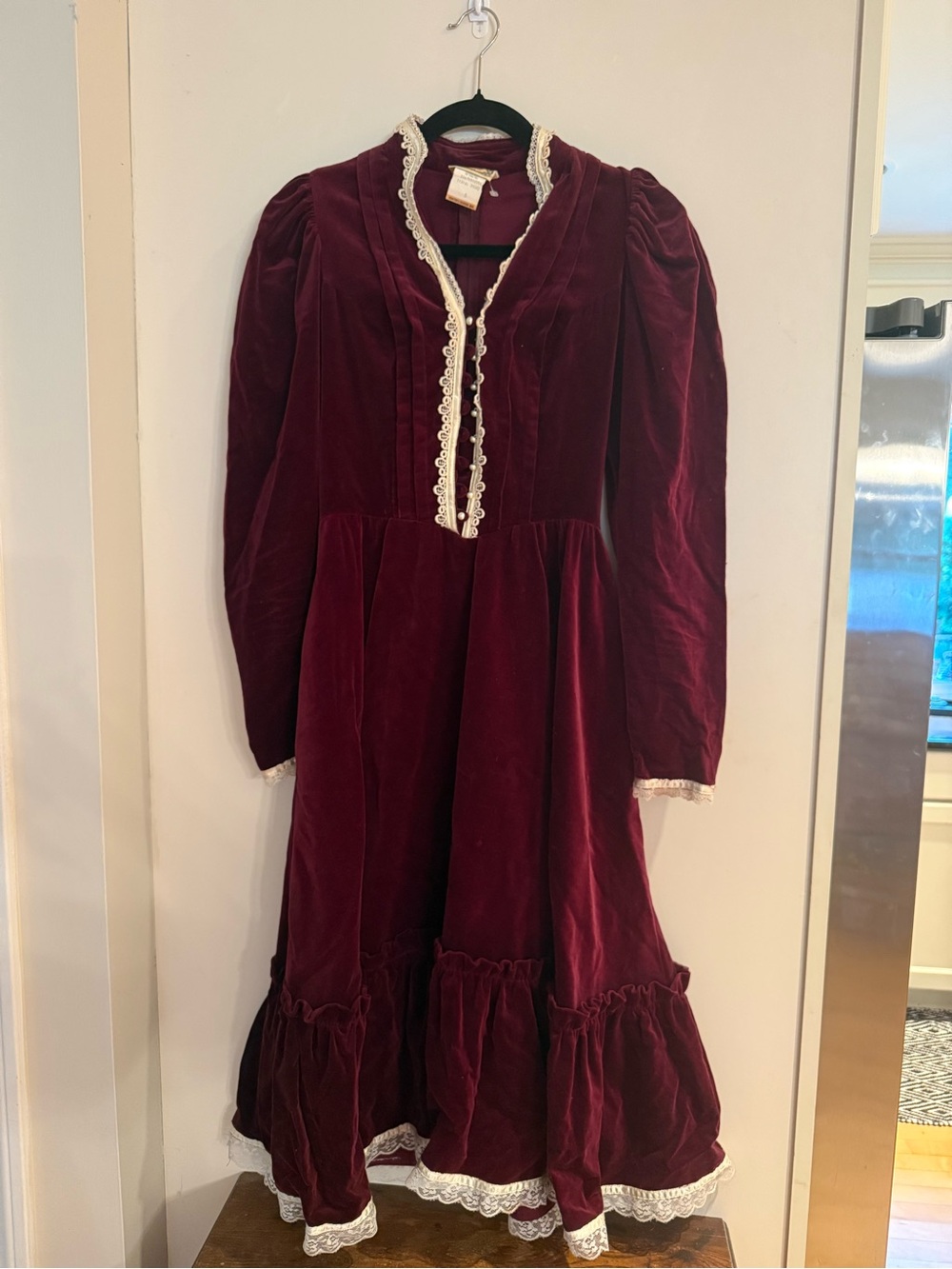 Vintage Gunne Sax Burgundy Label Dress Tag Detail